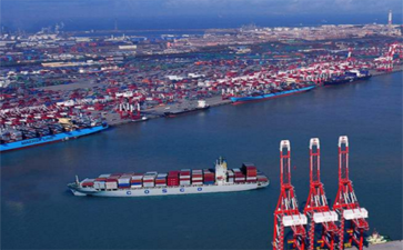 青岛港进出口总量闯进全球前八名